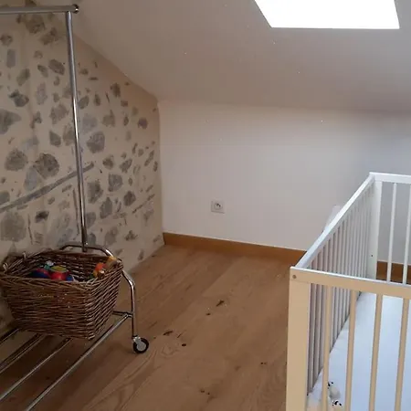 Grange En Pierres. Grand Jardin Et Belle Vue Prázdninový dům *