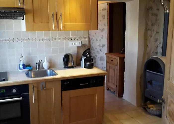 Grange En Pierres. Grand Jardin Et Belle Vue * Saurat